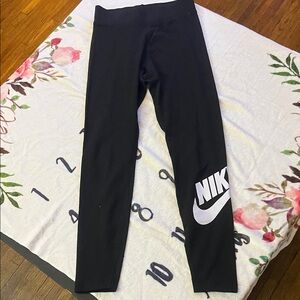 Nike women Black Logo Leggings